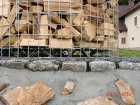 Untergrund unter den Holzschuppen 